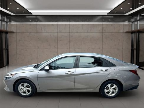 Used 2023 Hyundai Elantra SE FWD image 6