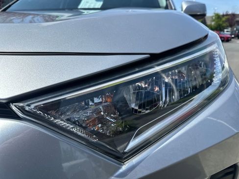 Used 2019 Toyota RAV4 XLE FWD image 9