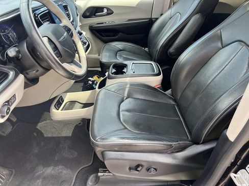 Used 2020 Chrysler Pacifica Limited FWD image 21