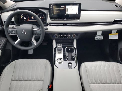 New 2025 Mitsubishi Outlander AWD image 8