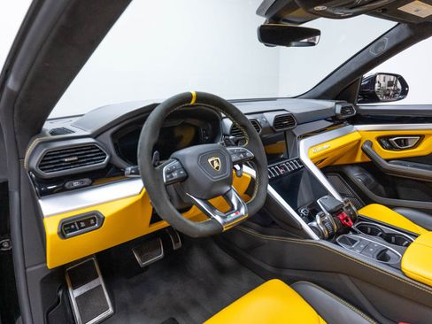 Used 2019 Lamborghini Urus AWD/4WD image 11