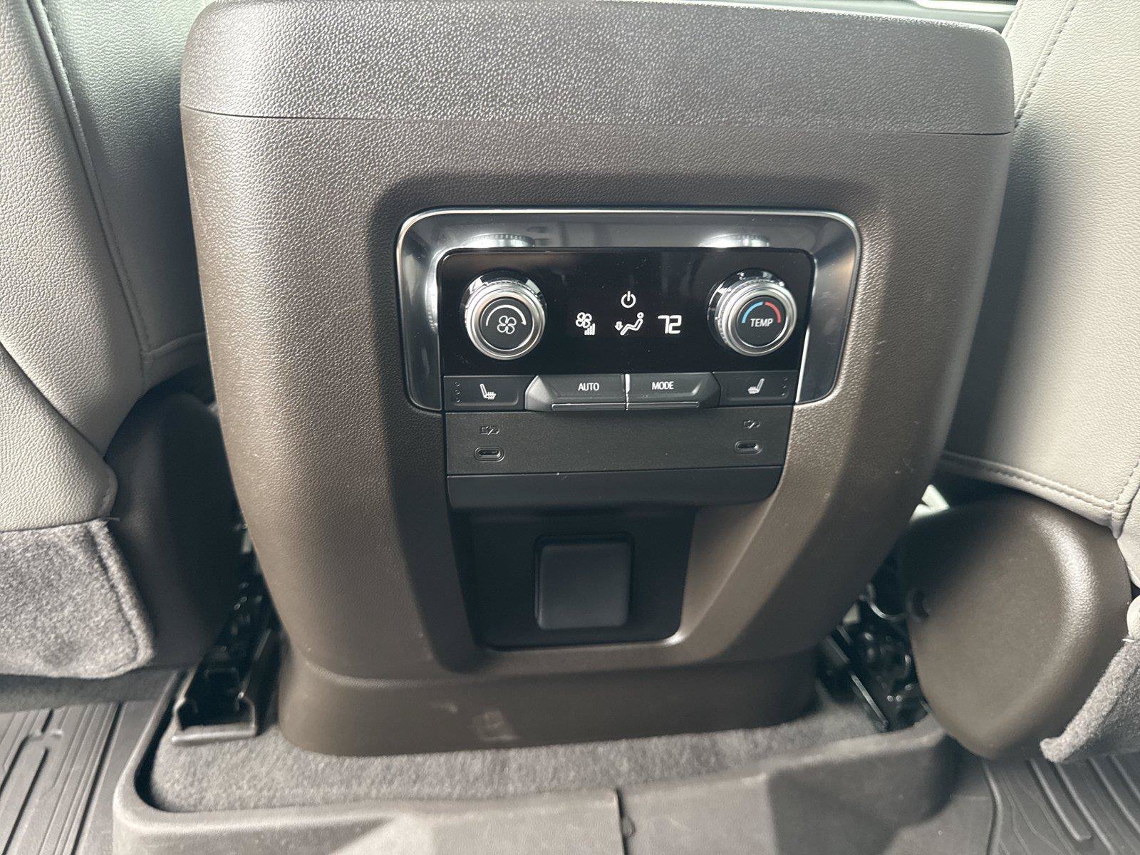 Used 2025 GMC Yukon Elevation AWD/4WD image 33