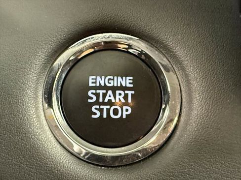 Certified 2023 Toyota Highlander L image 24