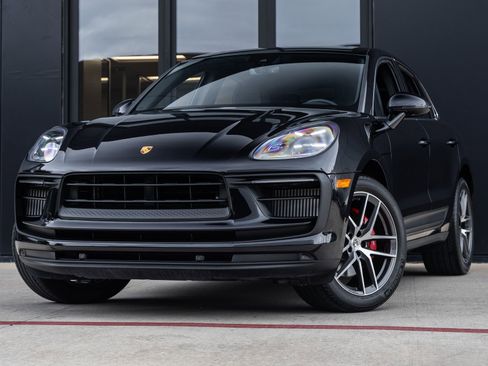 Certified 2022 Porsche Macan S AWD/4WD image 1