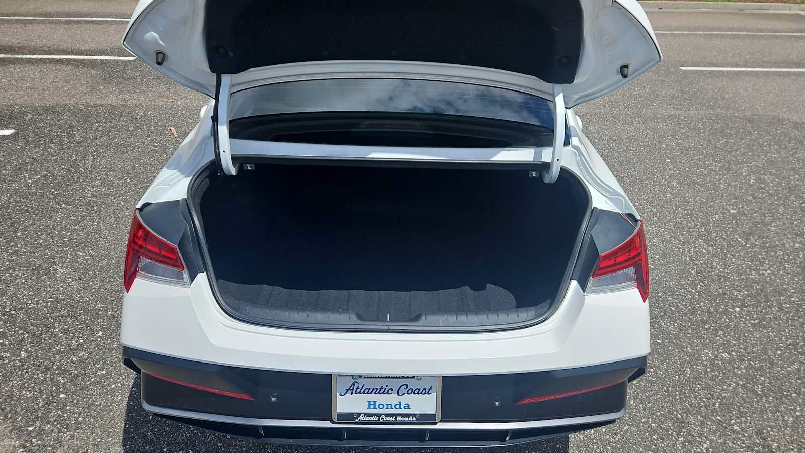 Used 2024 Hyundai Elantra Limited FWD image 21