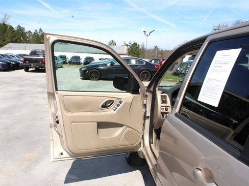 Used 2007 Ford Escape Limited image 29