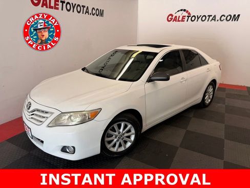 Used 2011 Toyota Camry XLE w/ SE/XLE Extra-Value Pkg FWD image 1