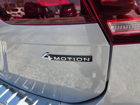 Used 2022 Volkswagen Tiguan SE AWD/4WD image 12