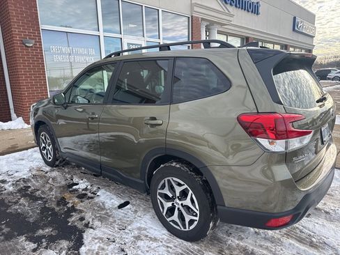 Used 2024 Subaru Forester Premium image 11