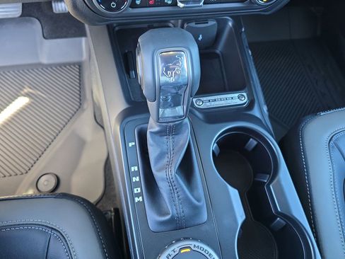 New 2025 Ford Bronco Outer Banks w/ Black Appearance Package image 18