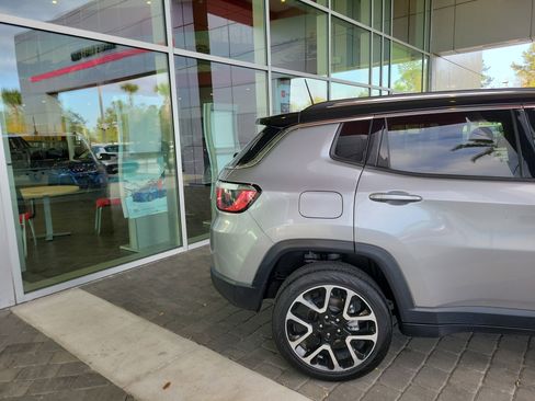Used 2018 Jeep Compass Limited image 6