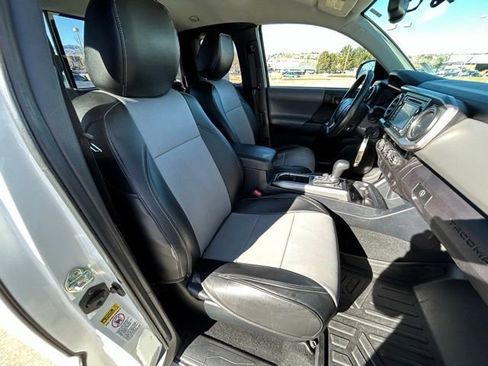 Used 2017 Toyota Tacoma SR5 image 27