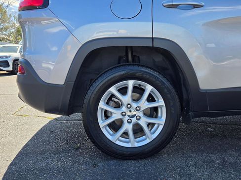 Used 2017 Jeep Cherokee Latitude w/ Safety/Convenience Group image 14