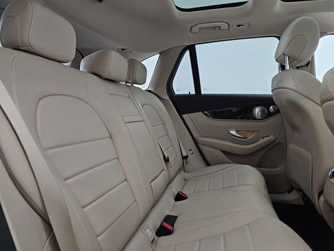 Used 2018 Mercedes-Benz GLC 300 4MATIC image 28