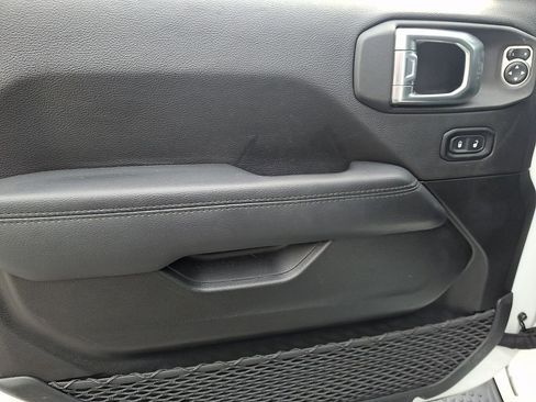 Used 2022 Jeep Wrangler Unlimited Sahara image 15