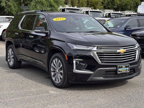 Used 2023 Chevrolet Traverse Premier w/ LPO, Cargo Package AWD/4WD image 5