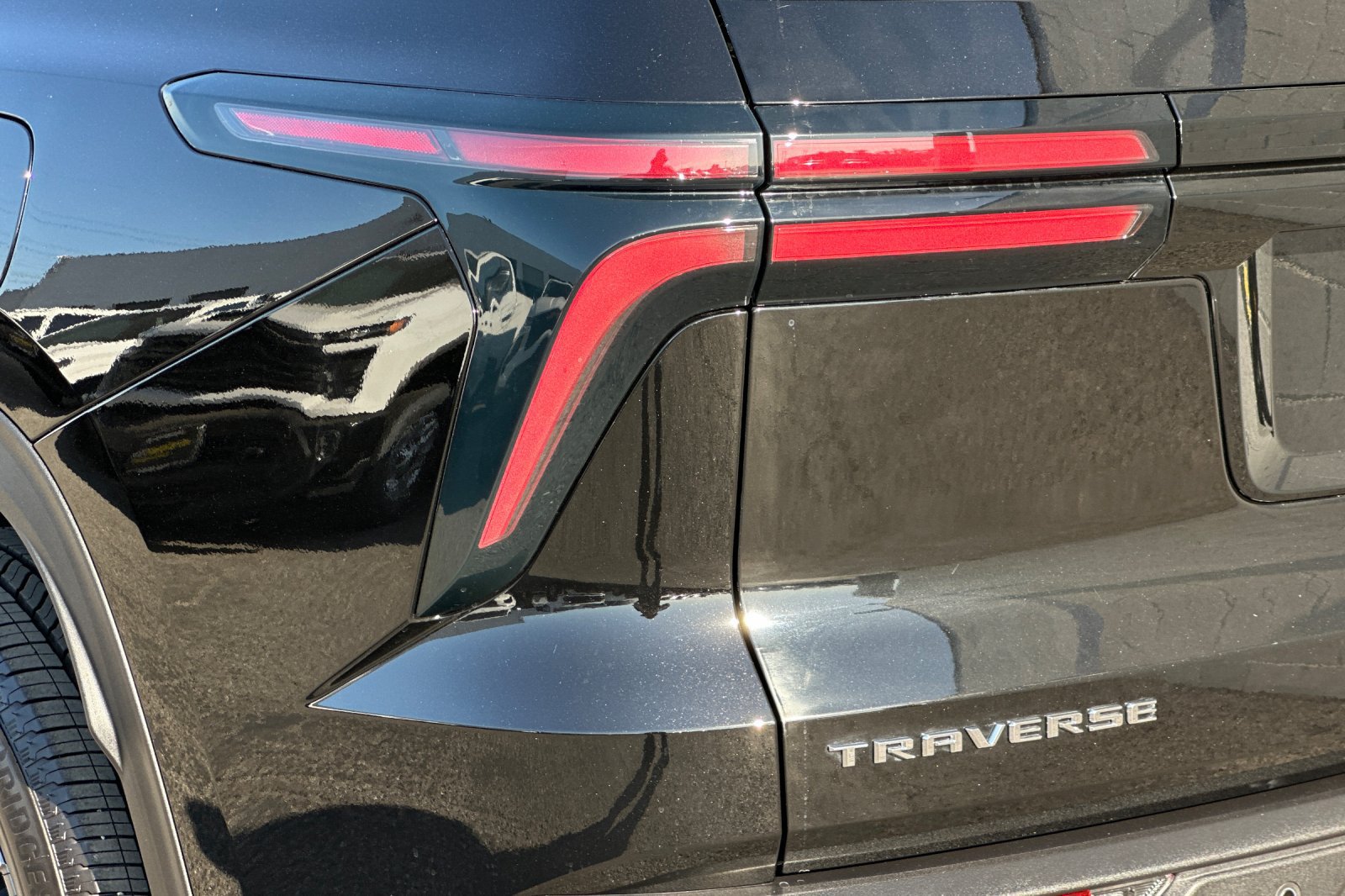 Used 2026 Chevrolet Traverse LT w/ LPO, Floor Liner Package FWD image 39