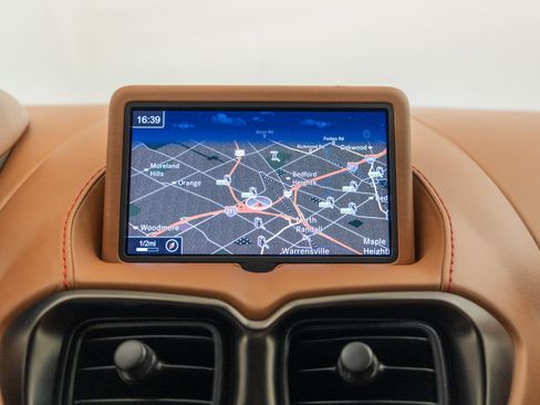 Used 2023 Aston Martin V8 Vantage Coupe RWD image 16