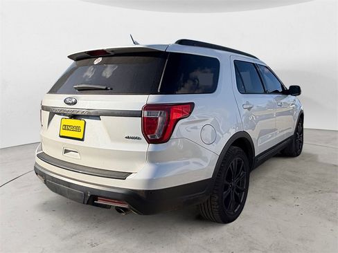 Used 2018 Ford Explorer XLT w/ Equipment Group 202A image 4