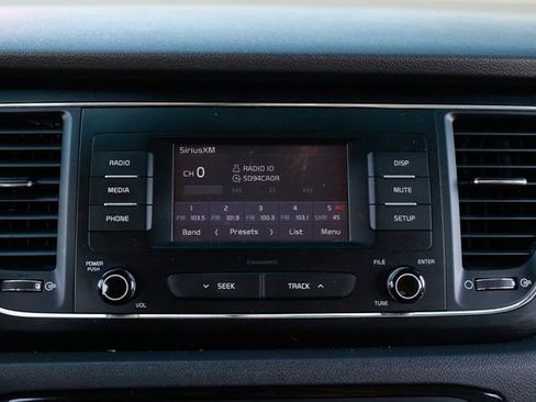 Used 2018 Kia Sedona L image 36