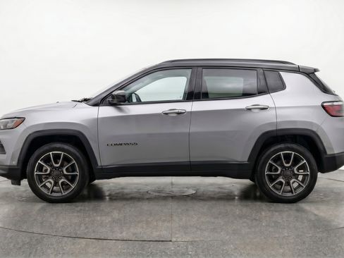 Used 2025 Jeep Compass Trailhawk AWD/4WD image 5