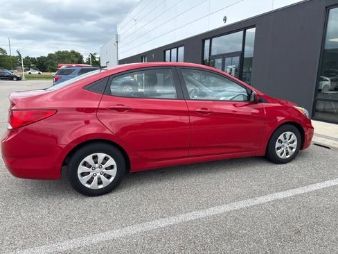 Used 2016 Hyundai Accent SE FWD image 3