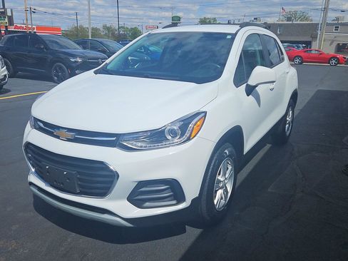 Used 2022 Chevrolet Trax LT w/ LT Convenience Package AWD/4WD image 7