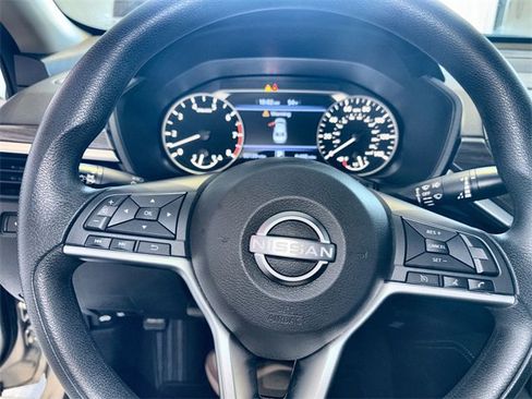 Used 2023 Nissan Altima 2.5 SV image 14