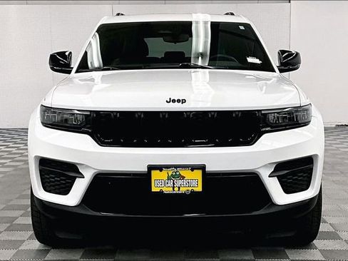 Used 2023 Jeep Grand Cherokee Altitude image 4