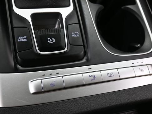 Used 2024 Kia Carnival LX FWD image 22