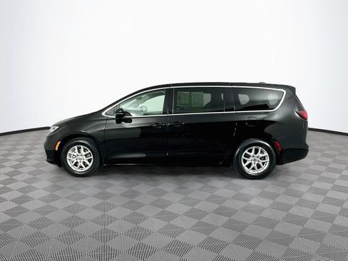 Certified 2024 Chrysler Pacifica Touring-L FWD image 6