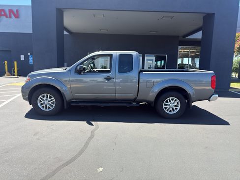 Used 2017 Nissan Frontier SV RWD image 9