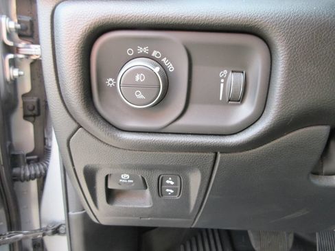 Used 2023 RAM 1500 Big Horn AWD/4WD image 24