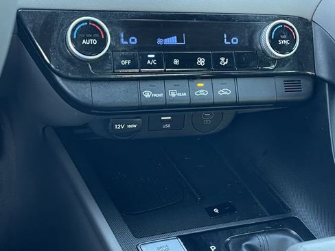 Used 2025 Hyundai Elantra Sport FWD image 18