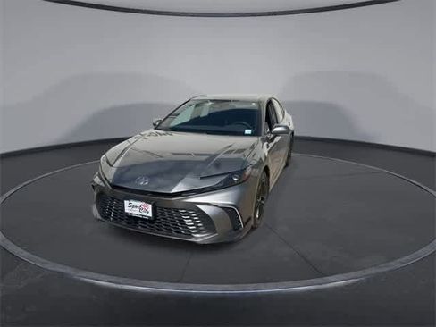 Used 2025 Toyota Camry SE image 3