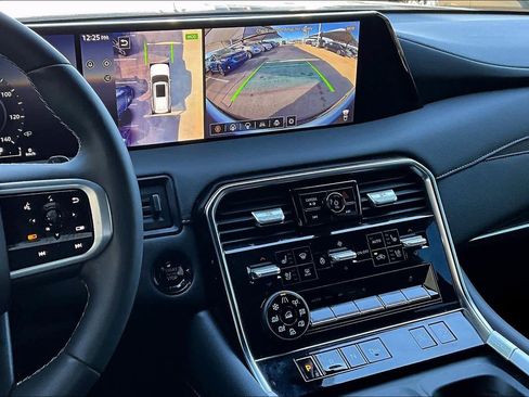 Used 2025 Nissan Armada Platinum Reserve image 6