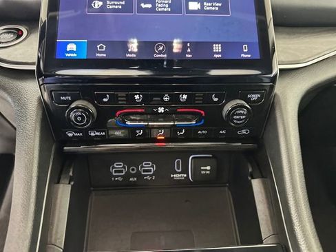 Used 2023 Jeep Grand Cherokee 30th Anniversary image 23