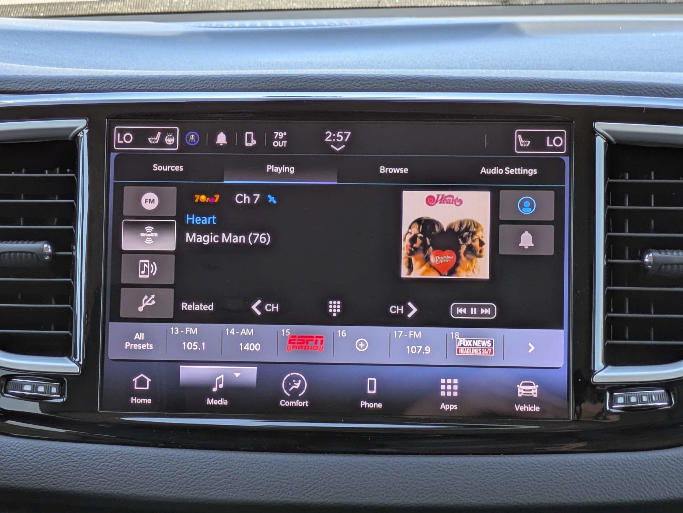 Used 2024 Chrysler Pacifica Touring-L FWD image 18