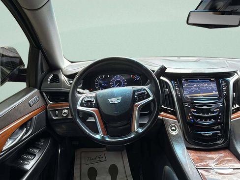 Used 2018 Cadillac Escalade ESV Luxury RWD image 23