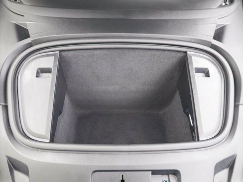 Used 2022 Porsche Taycan Turbo S image 32