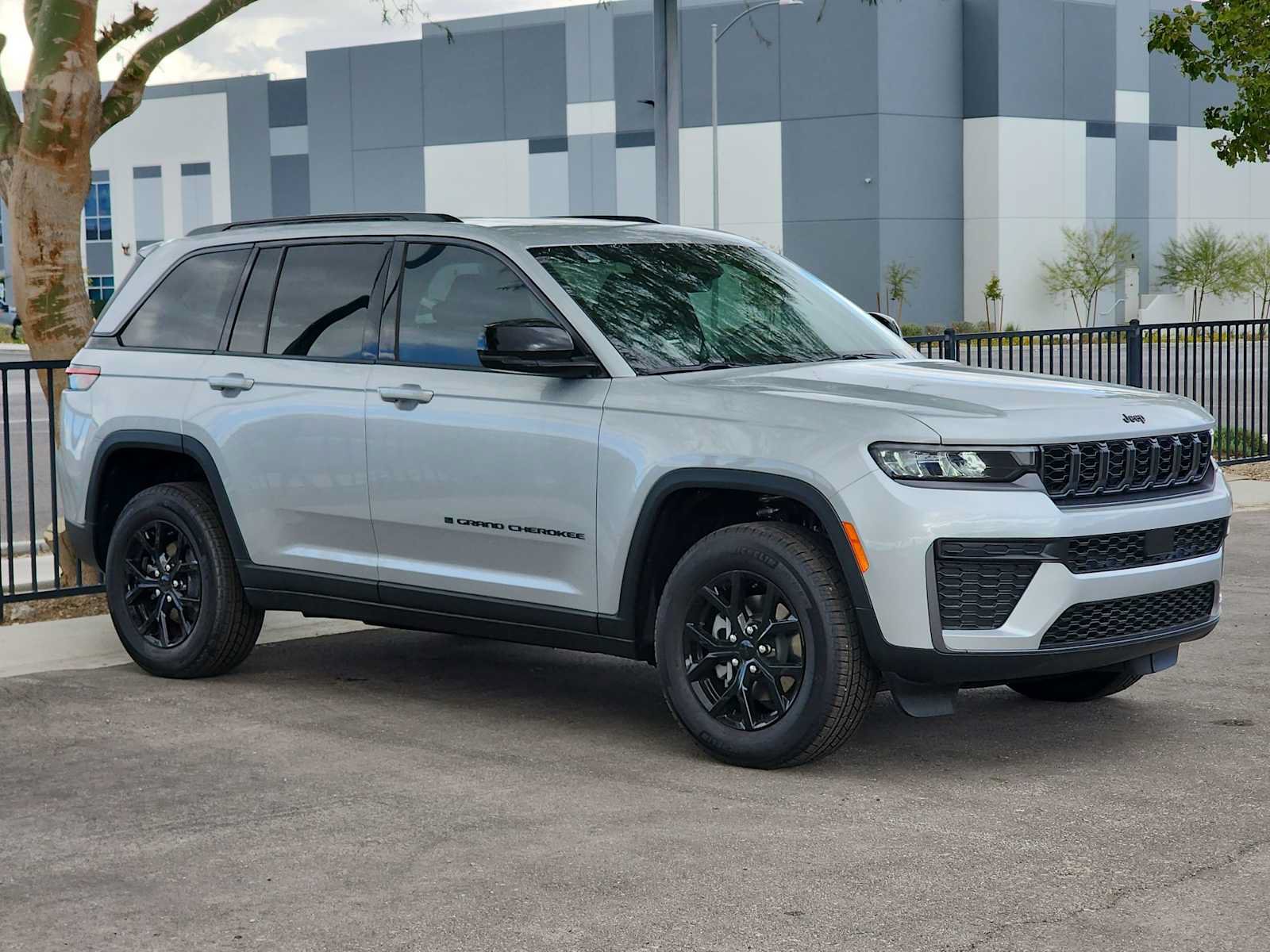 New 2026 Jeep Grand Cherokee Altitude AWD/4WD image 2