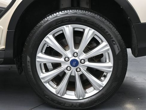 Used 2017 Ford Escape Titanium w/ Equipment Group 301A AWD/4WD image 41
