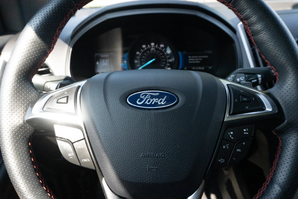 Used 2024 Ford Edge ST-Line w/ Class II Trailer Tow Package AWD/4WD image 22