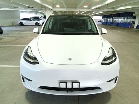 Used 2023 Tesla Model Y Long Range AWD/4WD image 2