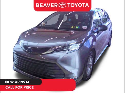 Used 2023 Toyota Sienna XLE FWD image 1