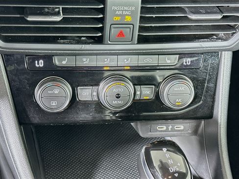Used 2024 Volkswagen Jetta SE FWD image 23