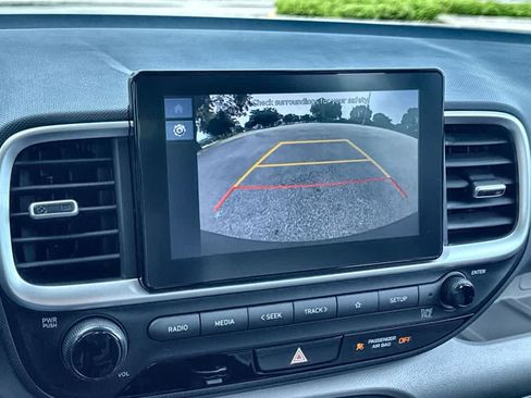 Used 2025 Hyundai Venue SEL FWD image 19