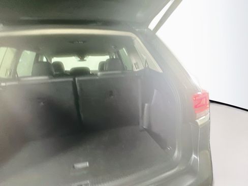 Used 2025 Volkswagen Atlas SE FWD image 30