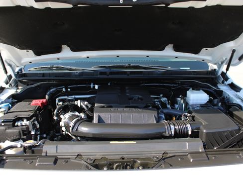 Used 2024 Nissan Frontier SV image 14