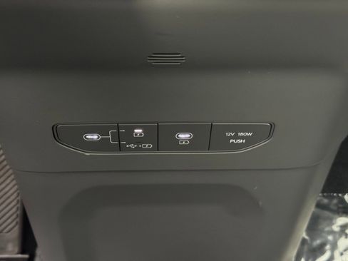 Used 2024 Kia EV9 Land image 34